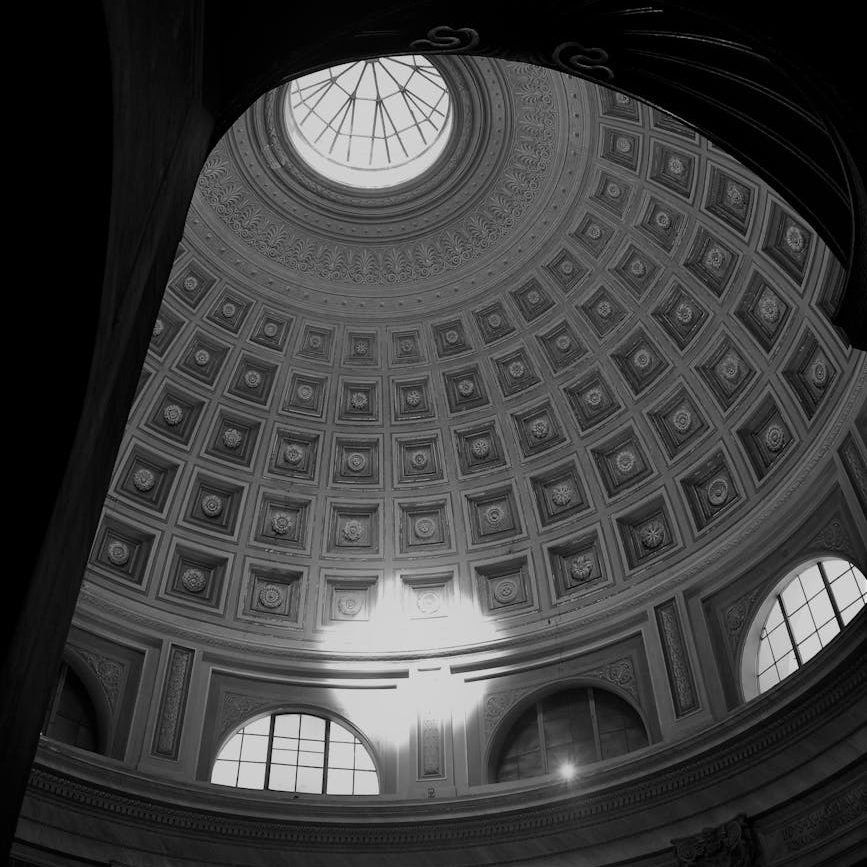 dome ceiling in pantheon in rome